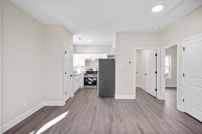 Building Photo - 1523 S Cedar St