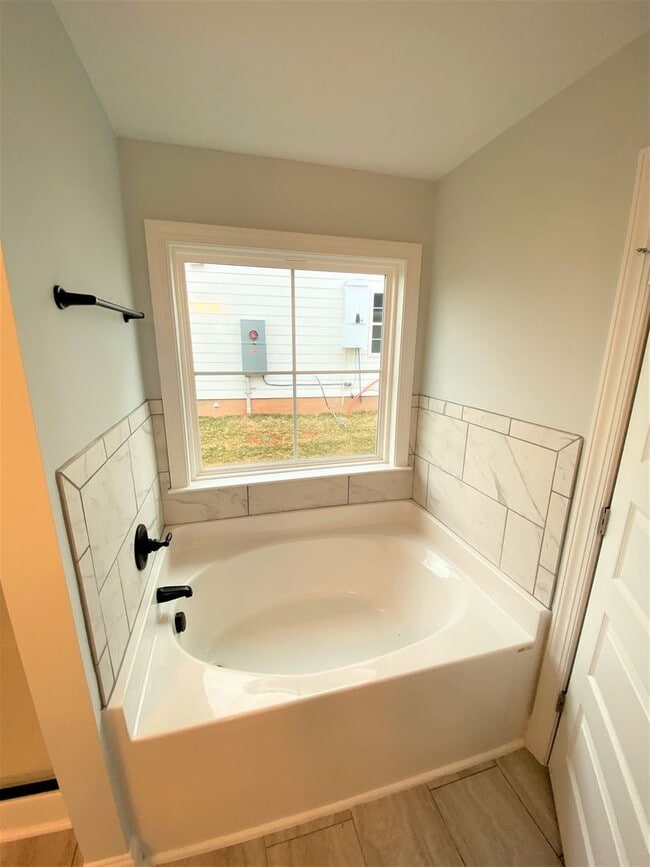 Building Photo - 2318 Bundoran Dr