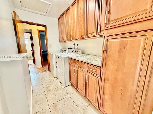 Building Photo - 45 SE 14th St