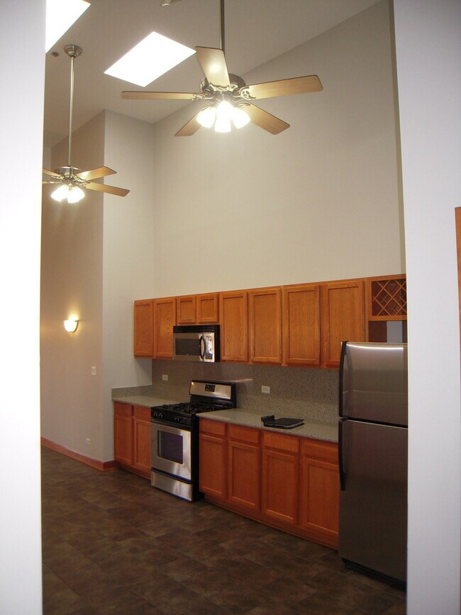 Building Photo - 16649 Oak Park Ave