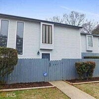 Building Photo - 291 Country Club Dr