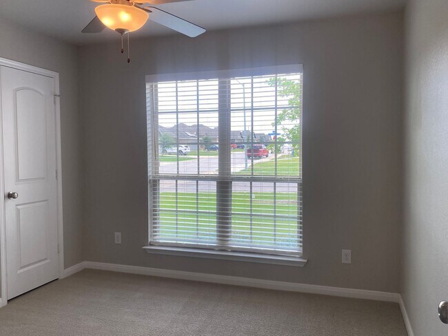 Building Photo - 4 BEDROOM CORNER LOT