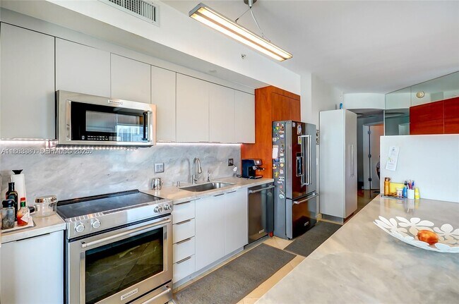 Building Photo - 3131 NE 188th St