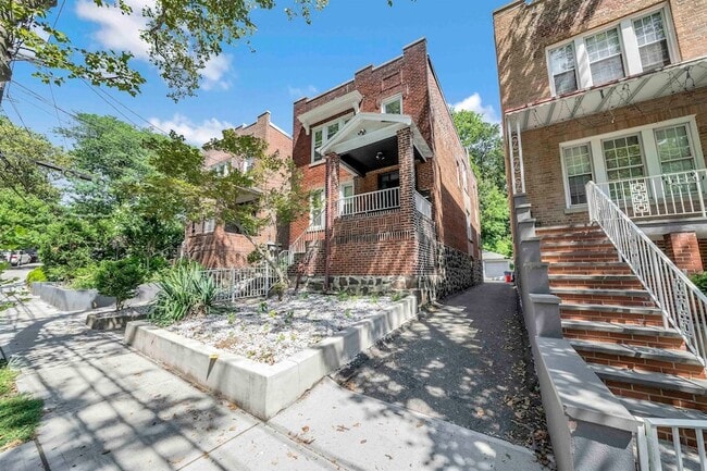 Primary Photo - 654 JFK Blvd E