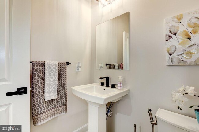 Building Photo - 6547 Clubhouse Dr