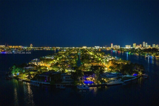 Building Photo - 7975 Biscayne Point Cir