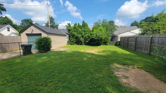 Building Photo - 4305 Briarwood Rd