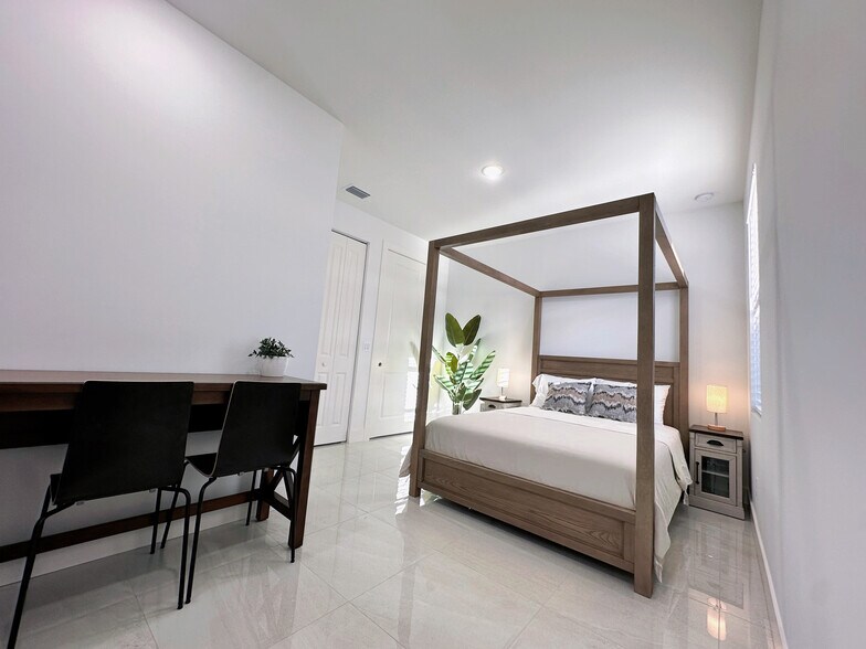 Brand new & private bedroom - 4730 Marguerita Dr