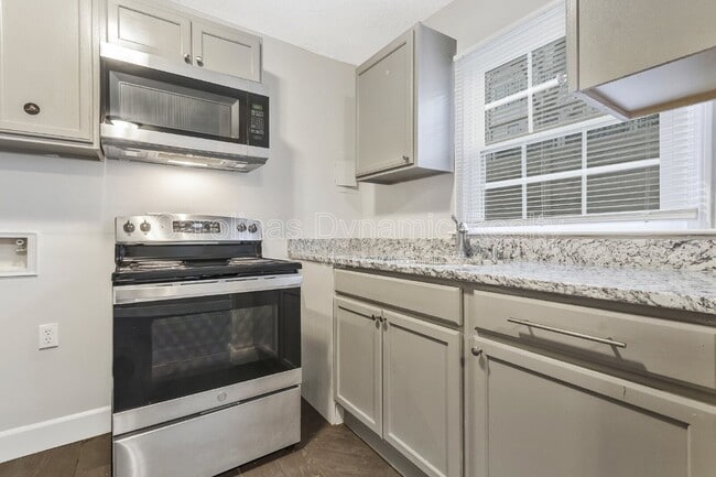 Building Photo - 321 S Gardner Ave