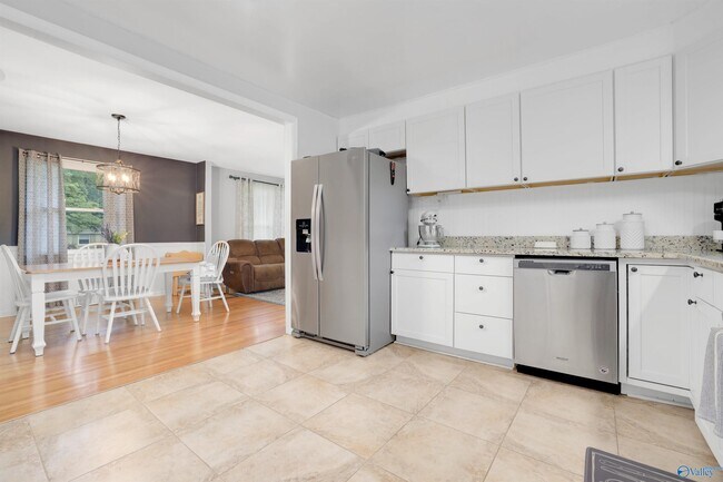 Building Photo - 619 Graycroft Dr SW