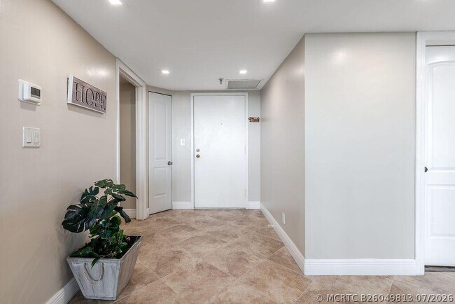 Building Photo - 6463 La Costa Dr