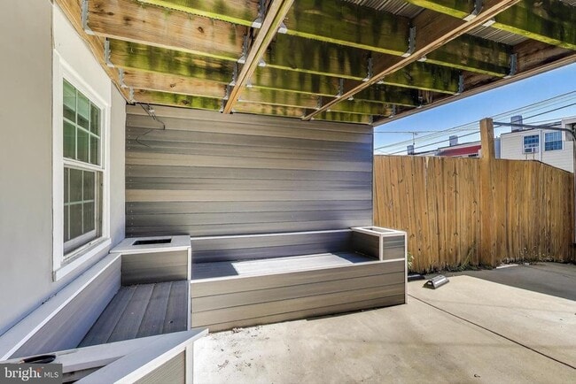 Building Photo - 317 Todd Pl NE