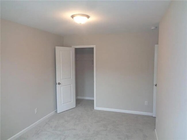 Building Photo - 669 Lansing Grove Way