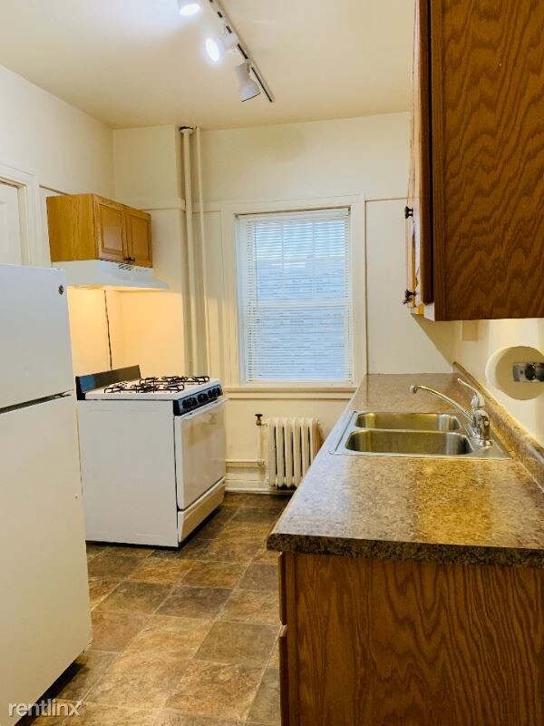 Building Photo - 2 br, 1 bath Apartment - 709 E Juneau