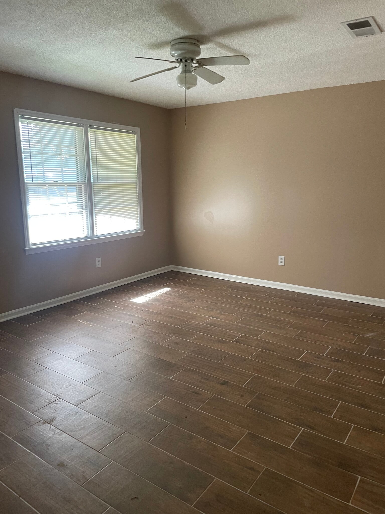Den - 105 Valencia Cir
