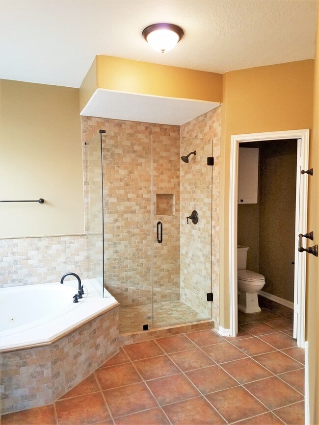 Building Photo - 2103 Blue Water Bay Dr