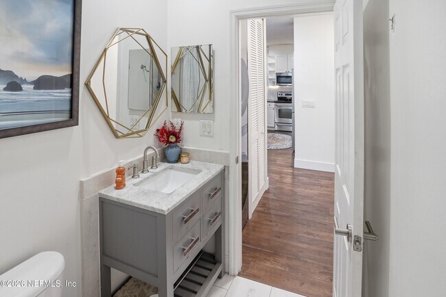 Building Photo - 450 La Travesia Flora