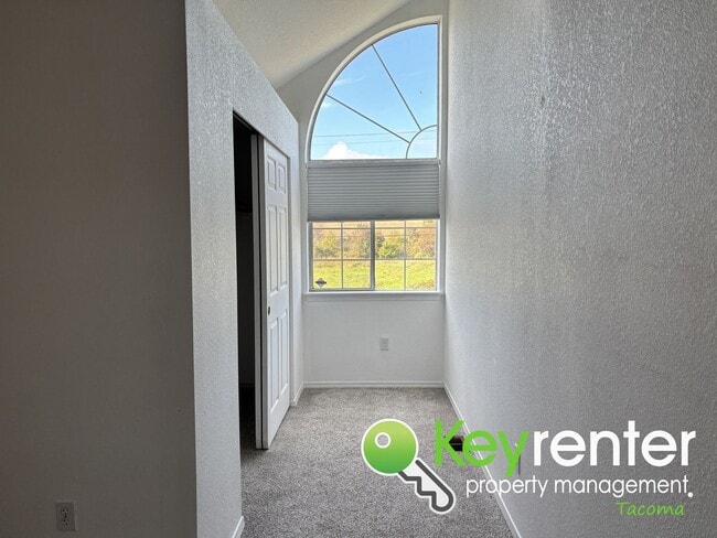 Building Photo - Updated 2 Bedroom Rental in Milton WA with...