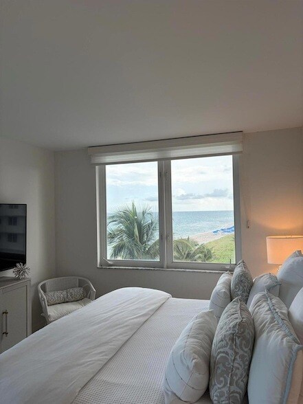 Building Photo - 3221 S Ocean Blvd