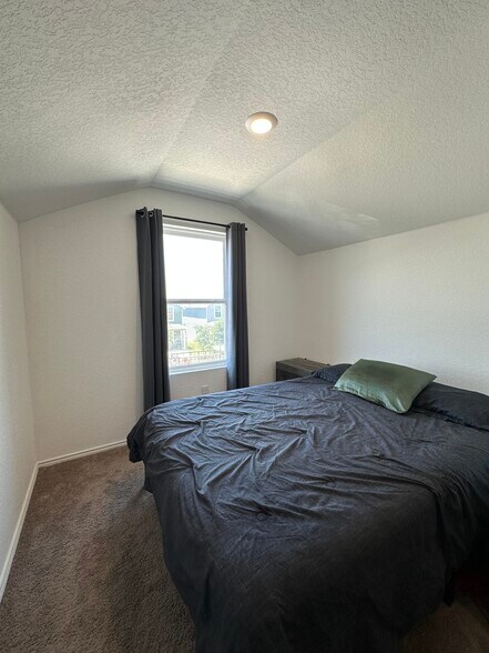 Building Photo - 7148 Elm Cv