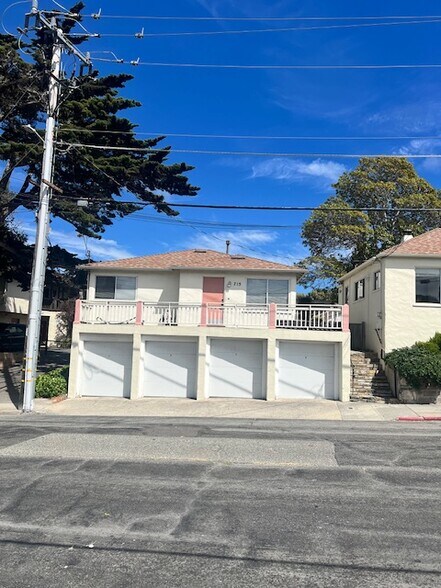 Far Left Garage - 715 Cass St