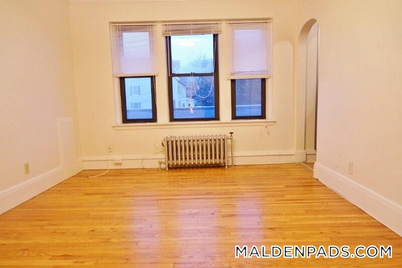 Building Photo - 349 Pleasant St