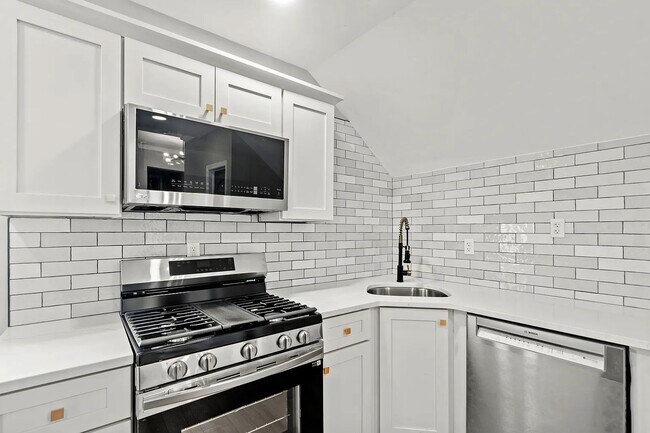 Building Photo - 149 S Park St