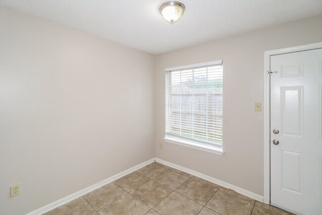 Building Photo - 2612 Appling Glen Dr