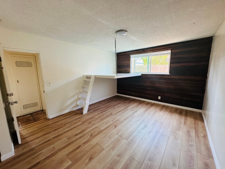 Building Photo - 6705 Trigo Rd