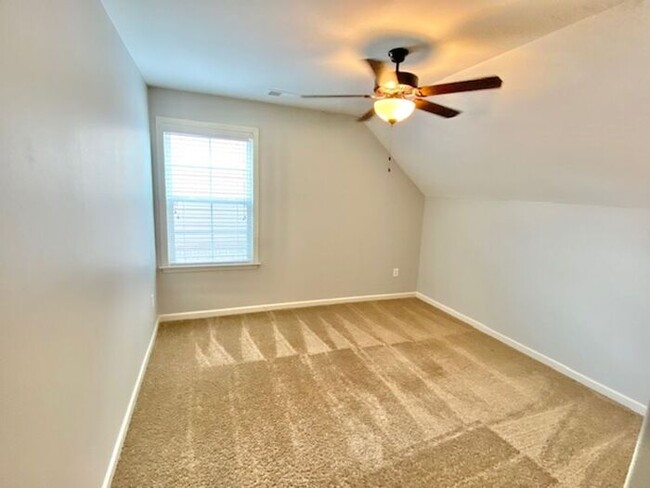 Building Photo - Move In Special! Half Off February Rent wi...