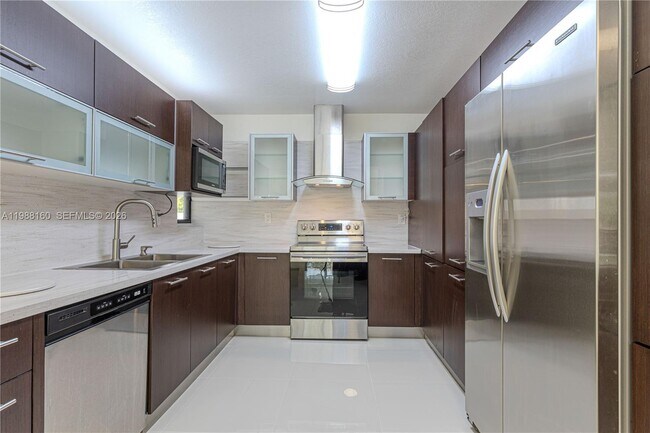 Building Photo - 231 Poinciana Island Dr