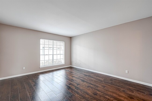 Building Photo - 2232 S Piney Point Rd