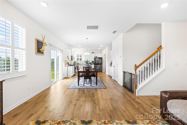 Building Photo - 1453 Harleston St
