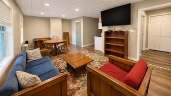 Building Photo - 390 Eastview Dr