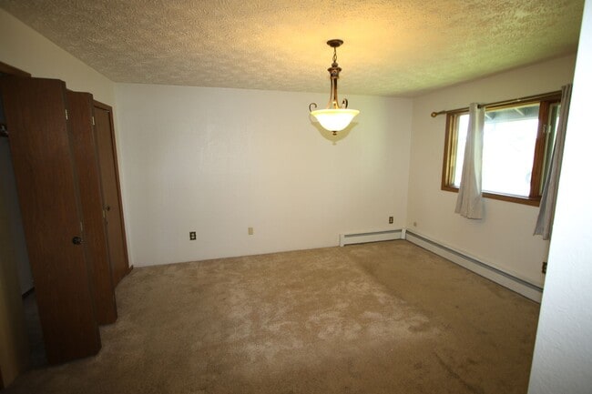 Building Photo - Lovely 3 Bedroom Home in Bayshore!