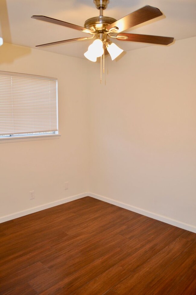 Building Photo - Remodeled 3 bed 2 bath home off Nacogdoches!