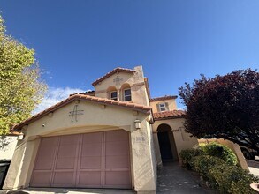 Building Photo - 1047 Waterfall Dr