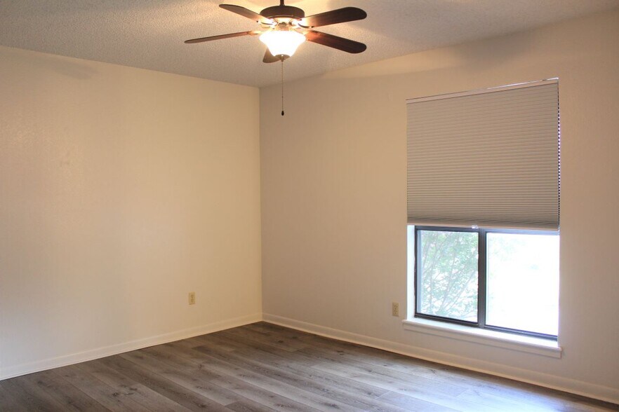 Building Photo - 163 Ben Hogan Dr