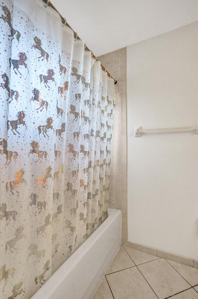 Building Photo - 2804 Shaughnessy Dr