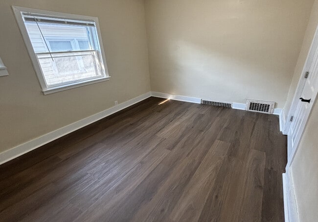 Building Photo - 1135 New Hampshire St