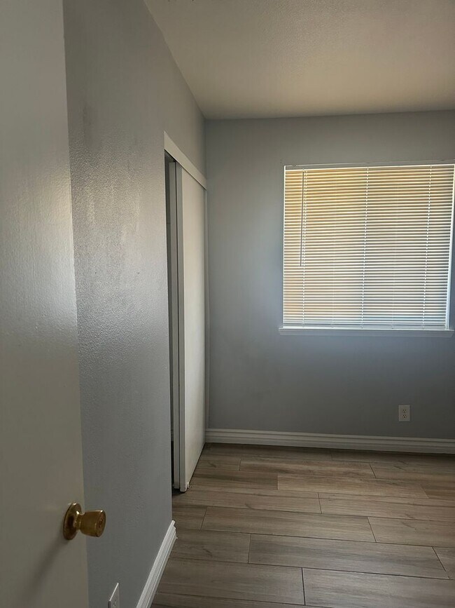 Building Photo - Family Home on Shandin Road