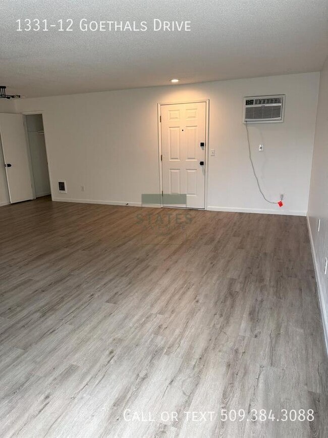 Building Photo - 1331 Goethals Dr