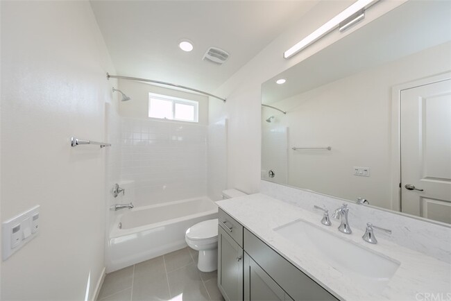 Building Photo - 9124 Huntington Dr