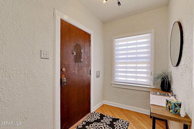 Building Photo - 1104 Madeline Dr