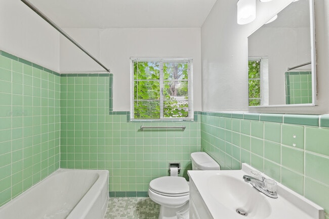 Building Photo - 417 W Gramercy Pl