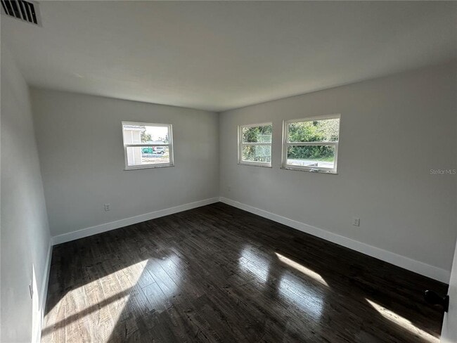 Building Photo - 3310 Jamestown St