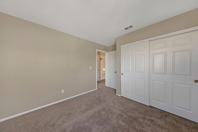 Building Photo - Green Valley Home! Beautiful &  Spacious! Stainless steel appliances! Washer & dryer! No pets!