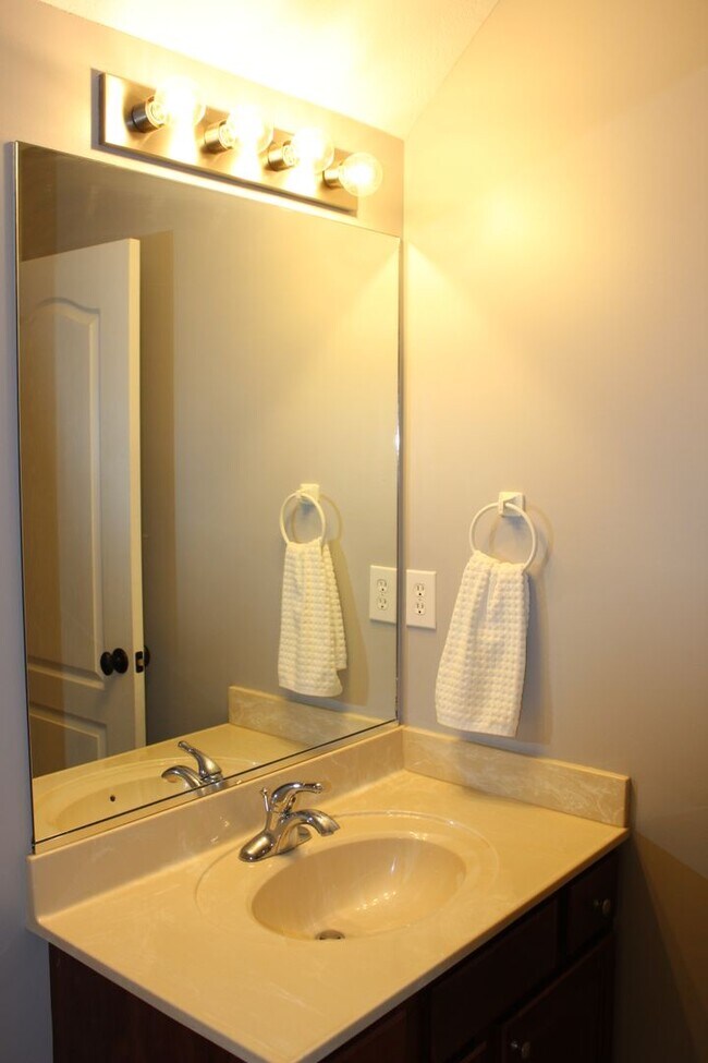 Building Photo - Coming Soon in Farragut!