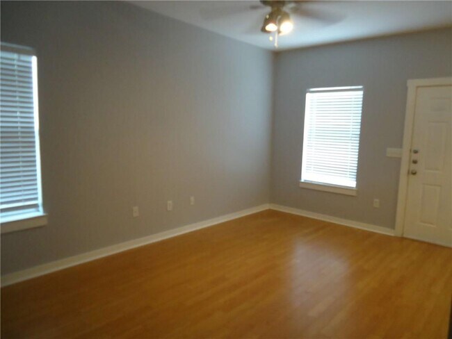 Building Photo - 2106 Cullen Ave