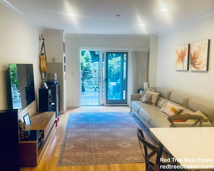 Primary Photo - 14 Saint Paul St